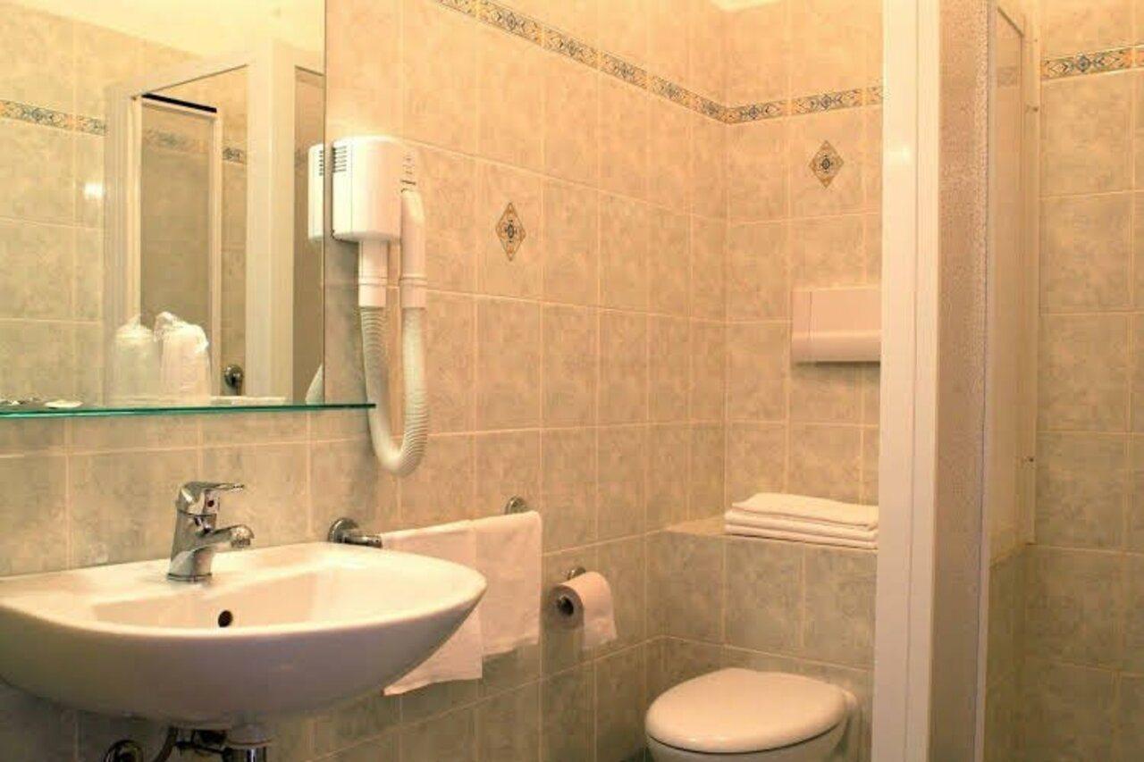 Hotel Astor Limone sul Garda Exterior photo