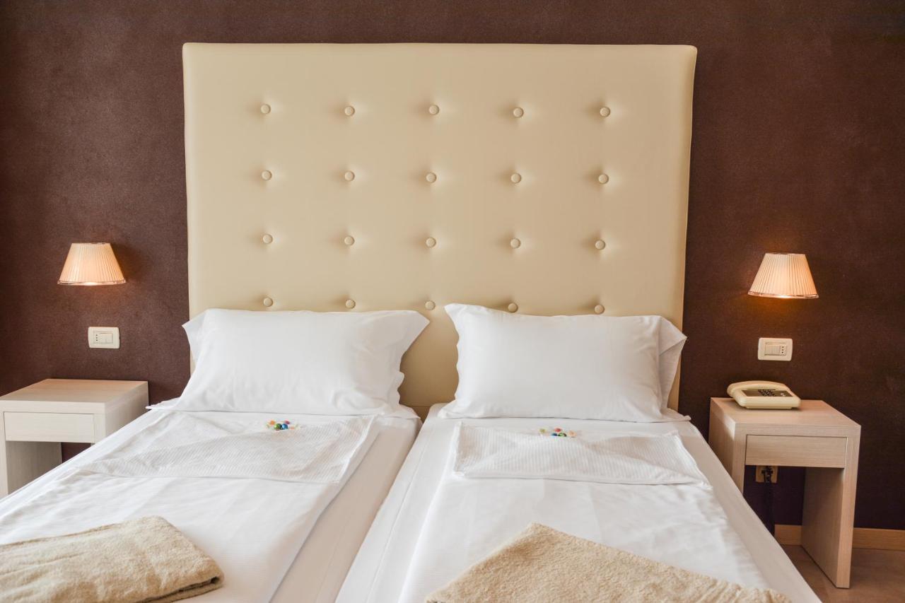 Hotel Astor Limone sul Garda Exterior photo